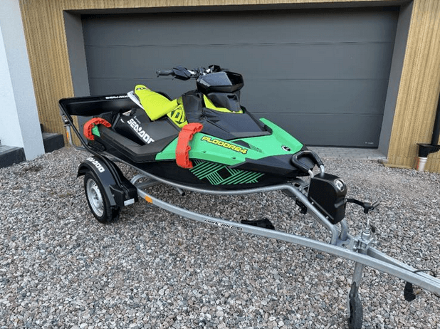Skuter wodny SeaDoo Spark Trixx 2up – wynajem WaveRide Szczecin